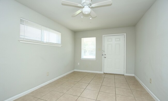 Foto del edificio - Move-in Ready! 2 bed 1 bath in South East ...