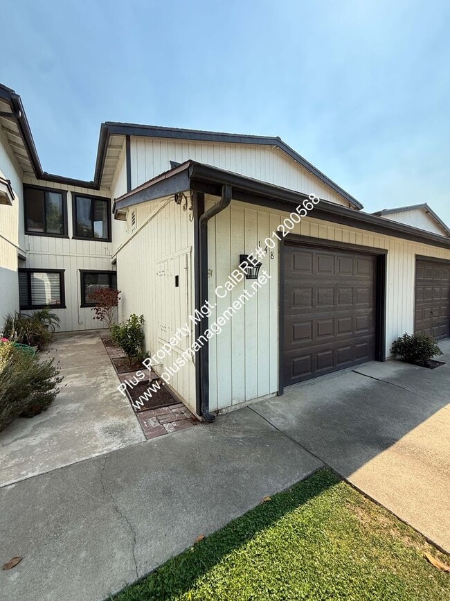 Foto del edificio - Old Orcutt Two Story Condo with One Car Ga...