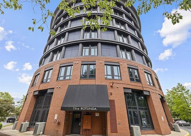 Building Photo - 415 Saint Pauls Blvd
