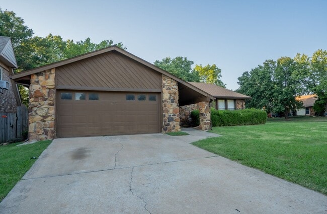 Building Photo - Great Location 3 Bed 2 Bath Home For Rent