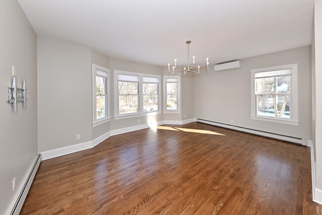 Building Photo - 62 Elm St