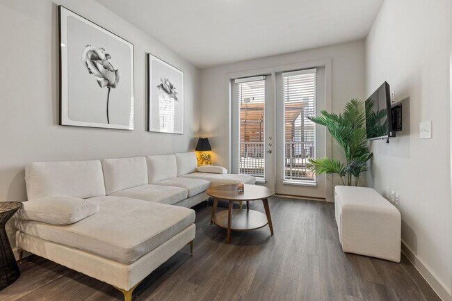 Building Photo - 5820 1/2 Cameron Road-FL1-ID1364166P