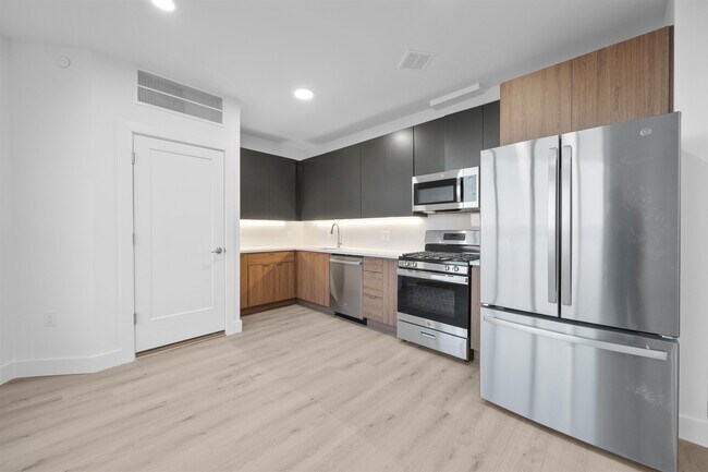 Foto del edificio - 17 AVENUE E