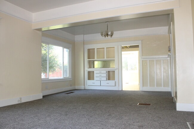 Dining/Living - 4315 Yakima Ave