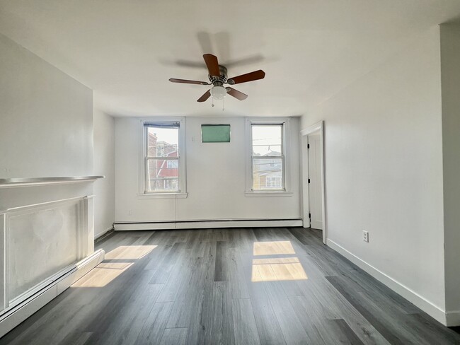 Building Photo - 13 E 17th St