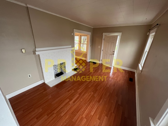 Building Photo - Charming 3 bedrooms 1 bath house in Dayton
