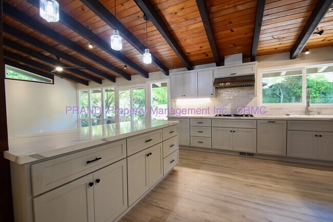 Foto del edificio - Beautifully Remodeled Corte Madera Home!