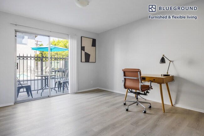 Foto del edificio - 616 N Sweetzer Ave