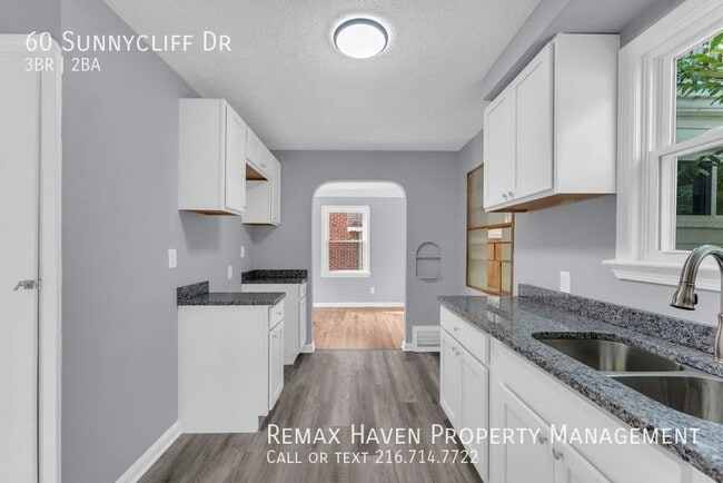Building Photo - 60 Sunnycliff Dr , Euclid-  Stunning 3 bed...