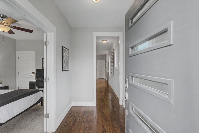 Foto del edificio - $4,200 per month | Fully Furnished | 3+ Month Leases Available