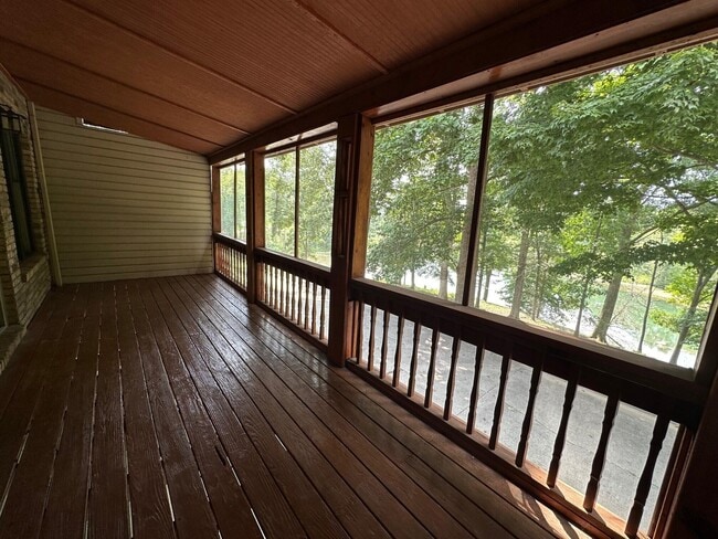 Foto del edificio - 3505 Lakeside Ct