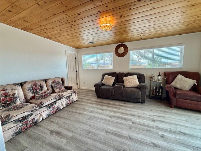 Foto del edificio - 45105 73rd St W