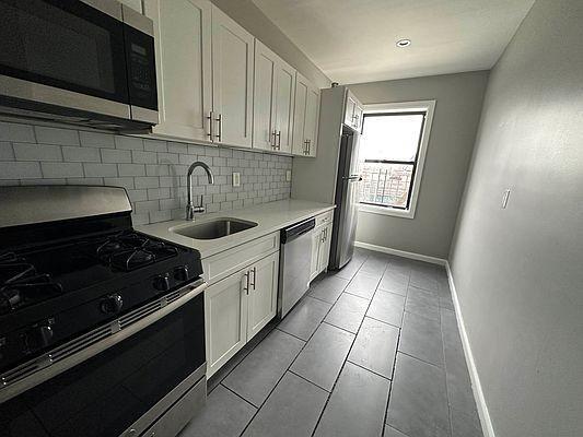 Foto principal - 3 bedroom in BRONX NY 10455