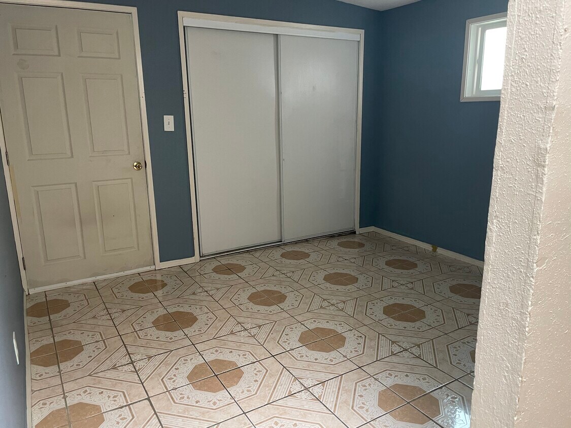 Foto principal - 4258 W 102nd St