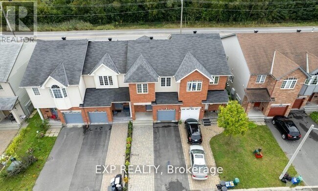 Building Photo - 282 Macoun Cir