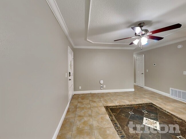 Building Photo - 563 Robin Hill Cir