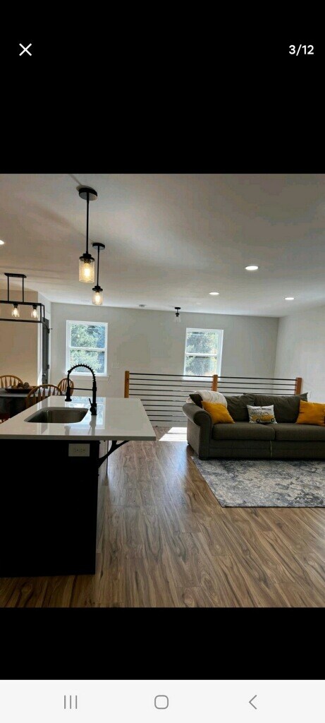 Foto del edificio - 5854 Locust Ln