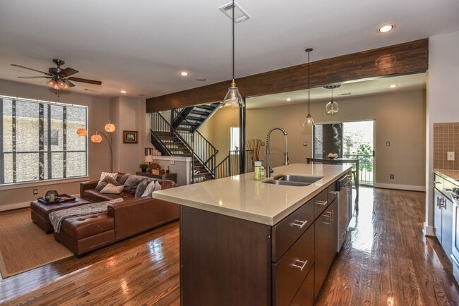 Building Photo - 4418 Koehler St