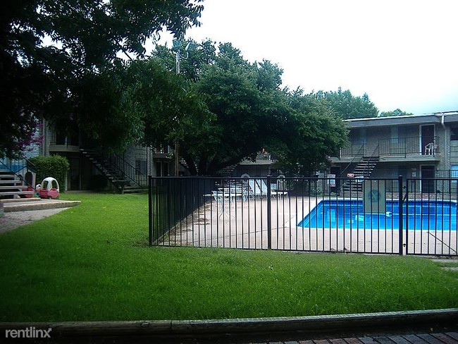 Building Photo - 5556 Woodbrier Dr