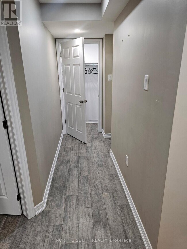 Building Photo - 23 Vanwood Crescent