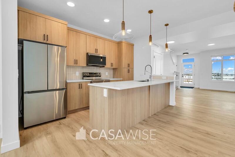 Primary Photo - 203 Kinglet Blvd