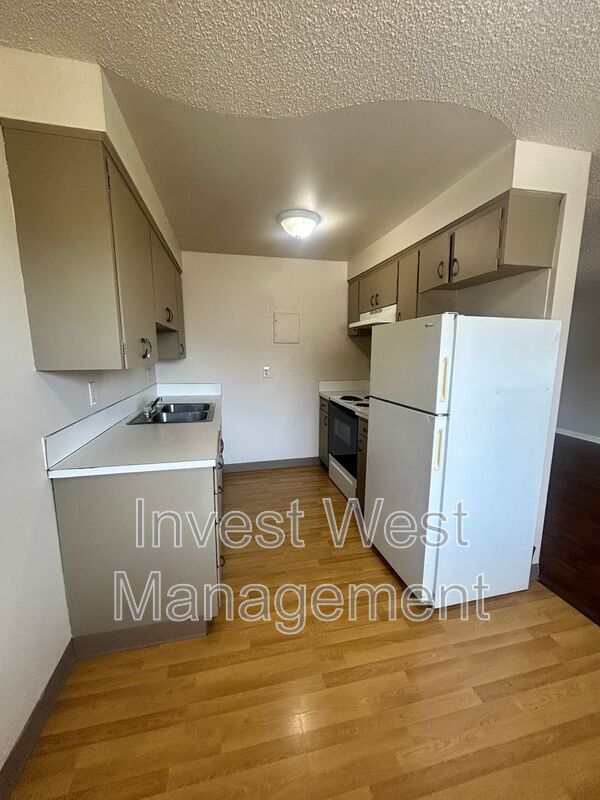 Foto del edificio - 1806 E FOURTH PLAIN Blvd