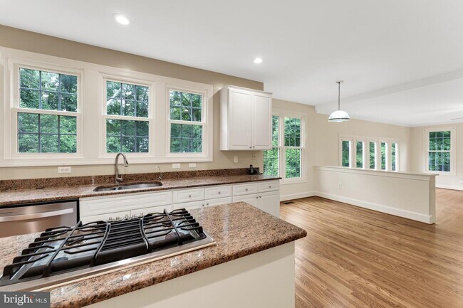 Building Photo - 7400 Spencer Ct