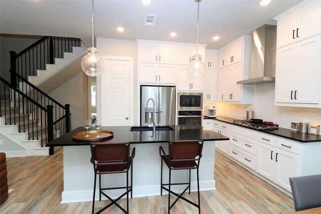 Foto del edificio - 4932 Hidden Grove Dr