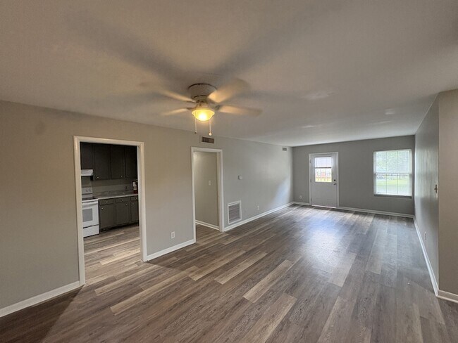 Foto del edificio - 614 Hardison St