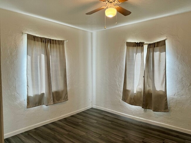 Foto del edificio - 2 Bedroom 1 Bath home nested on quiet corn...