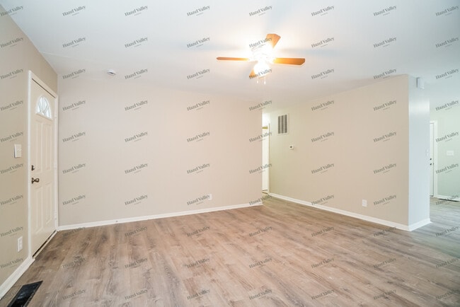 Building Photo - 488 Lombard Rd