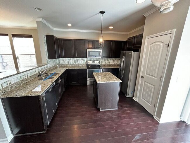Building Photo - Spacious 5-Bedroom Home with Modern Amenit...