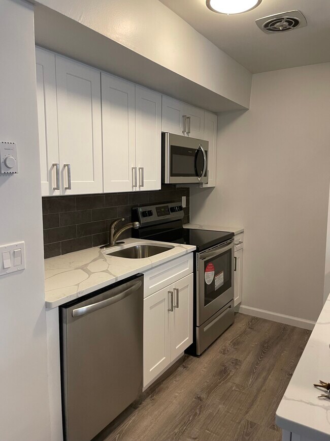 Kitchen - 55 Fieldstone Dr