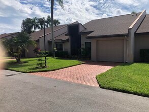 Building Photo - 6746 Versailles Ct