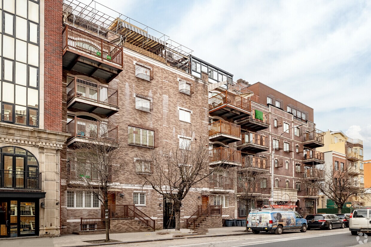 804 Bedford Avenue - 804 Bedford Ave