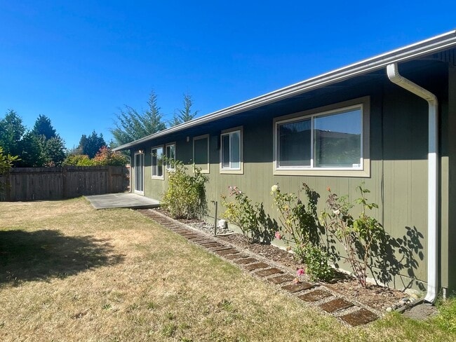 Building Photo - 3906 176th Pl SW