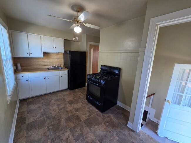 Foto del edificio - 1091 Bicknell Ave