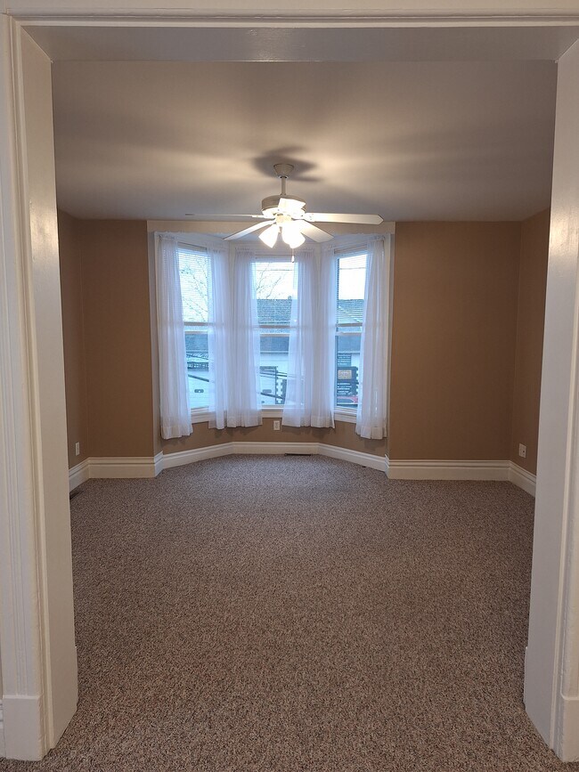 Living Room - 121 Ontario St