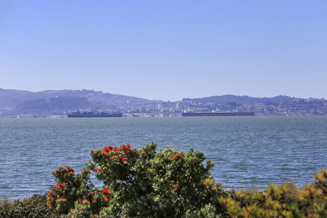 Waterfront Apartments  2051 Shoreline Dr Alameda, CA  Apartments for