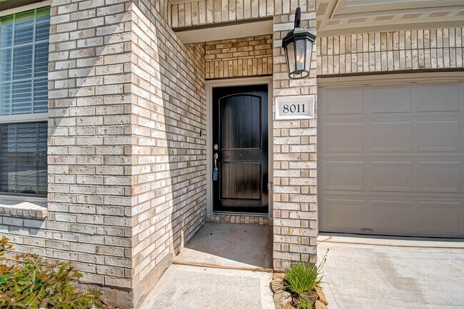 Foto del edificio - 8011 Colony Chase Ct