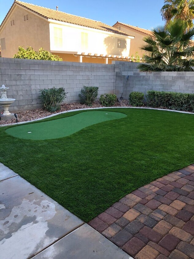 Primary Photo - Beautiful home in a golf course and securi...