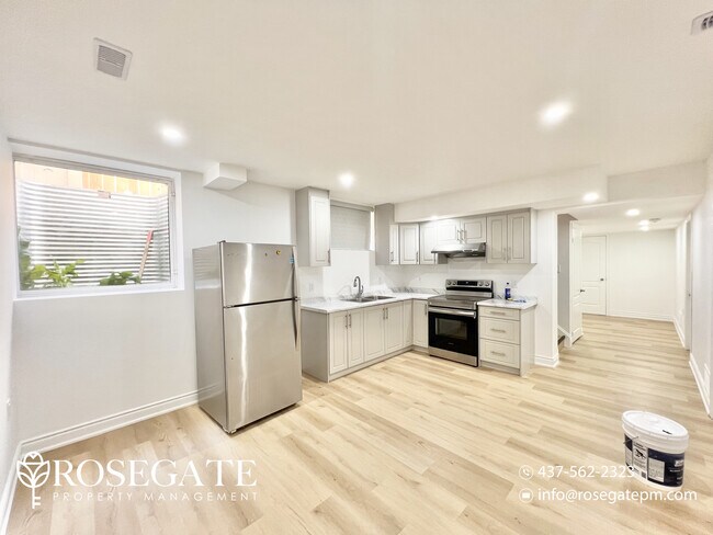 Photo du bâtiment - Newly Renovated 2-Bedroom Apartment with M...