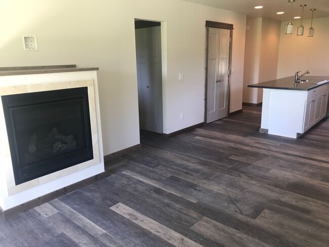 Building Photo - 4046 Sunstone St