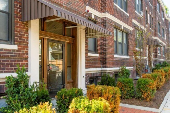 Building Photo - 2 bedroom in Boston MA 02135