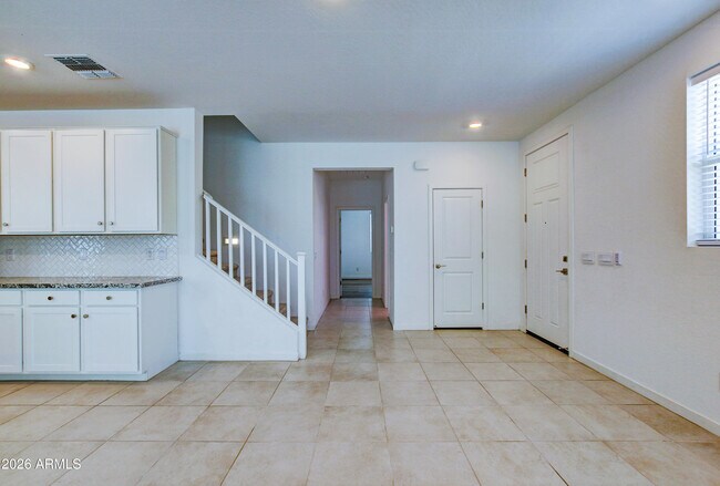 Building Photo - 9902 E Tamery Ave