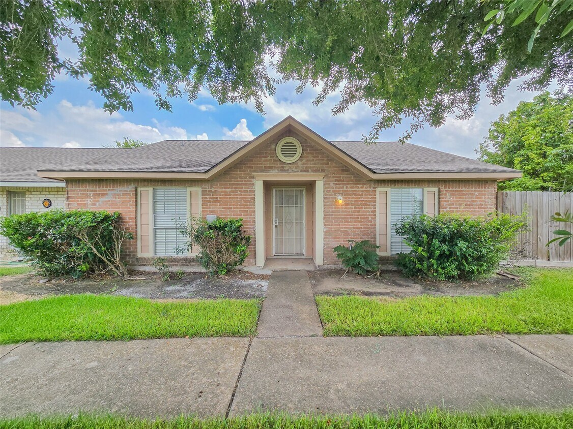 Foto principal - 12811 High Star Dr