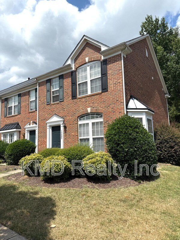 Foto principal - 10895 Garden Oaks Ln