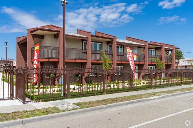 Building Photo - Maple Palace Luxury Apartments