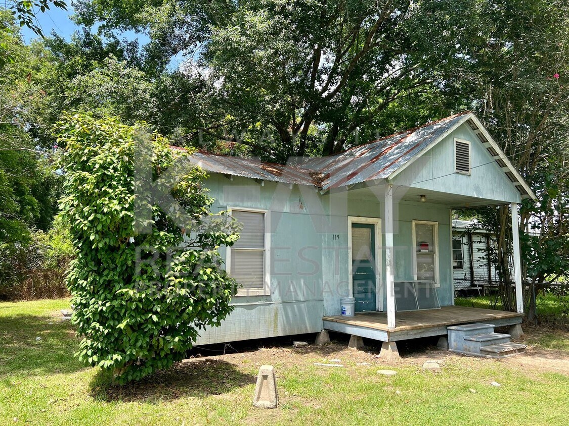 Primary Photo - 2 Bedroom, 1 Bathroom House is Available Now!