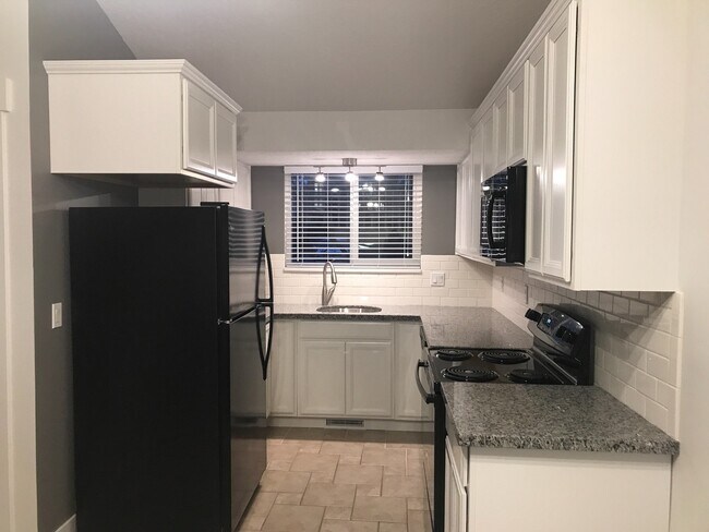 Building Photo - Charming Layton Home
